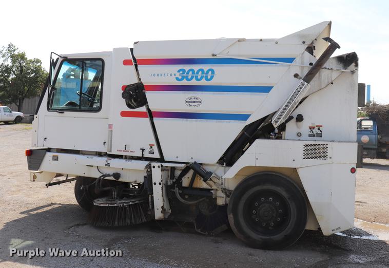 image for item ED9515 2002 Johnston 3000 street sweeper