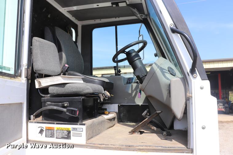 image for item ED9515 2002 Johnston 3000 street sweeper