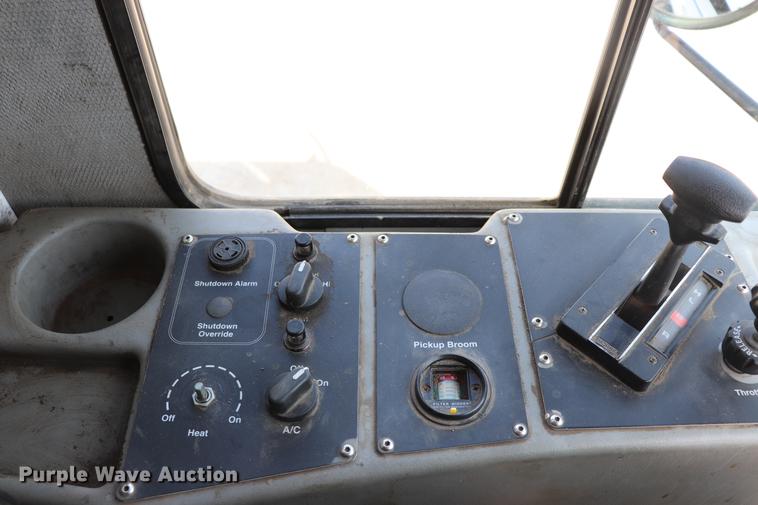 image for item ED9515 2002 Johnston 3000 street sweeper