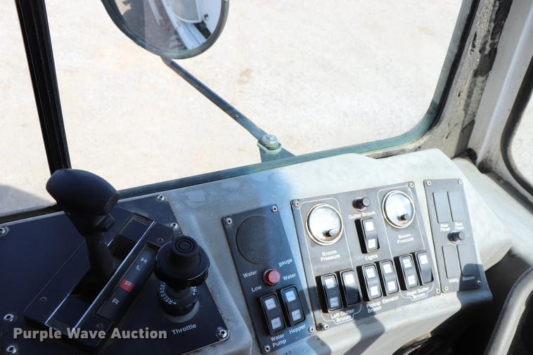 image for item ED9515 2002 Johnston 3000 street sweeper