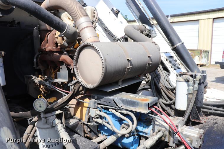 image for item ED9515 2002 Johnston 3000 street sweeper