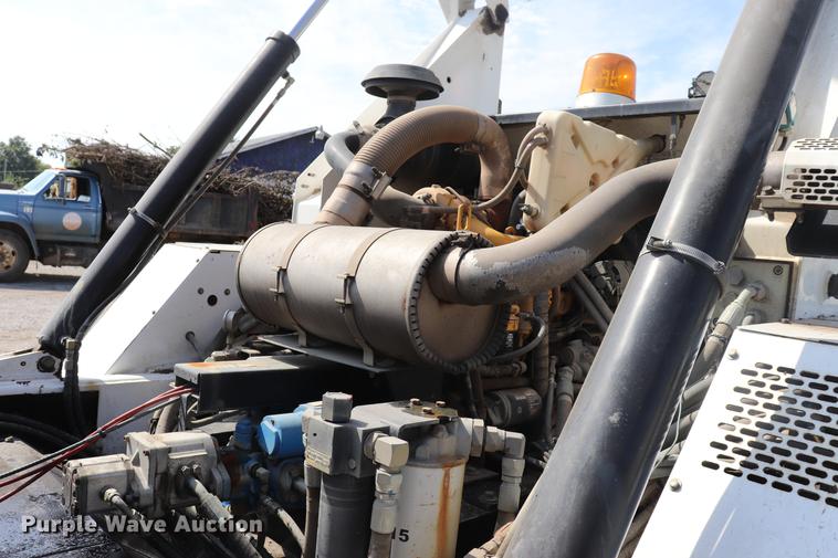 image for item ED9515 2002 Johnston 3000 street sweeper