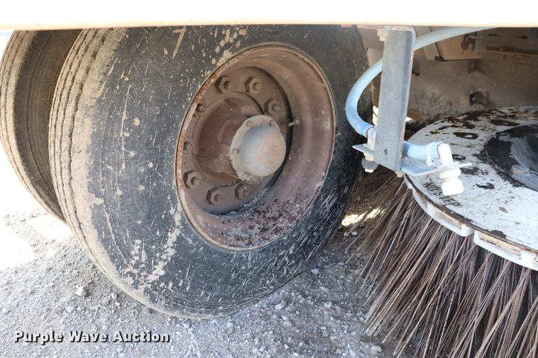 image for item ED9515 2002 Johnston 3000 street sweeper