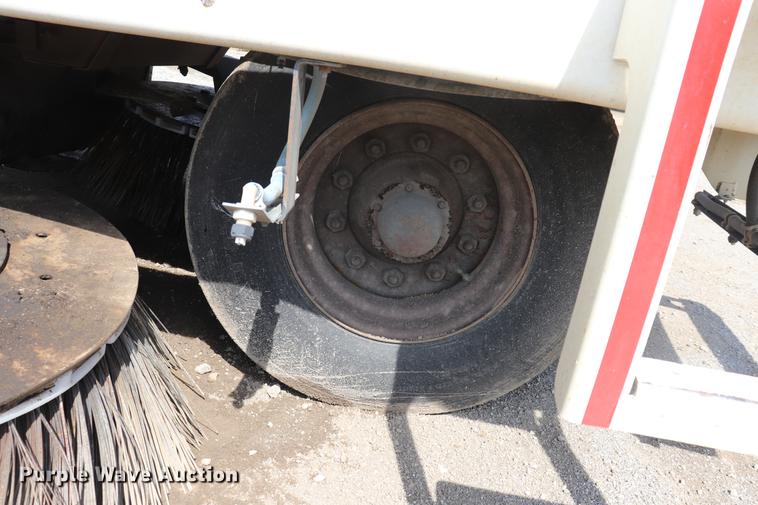image for item ED9515 2002 Johnston 3000 street sweeper