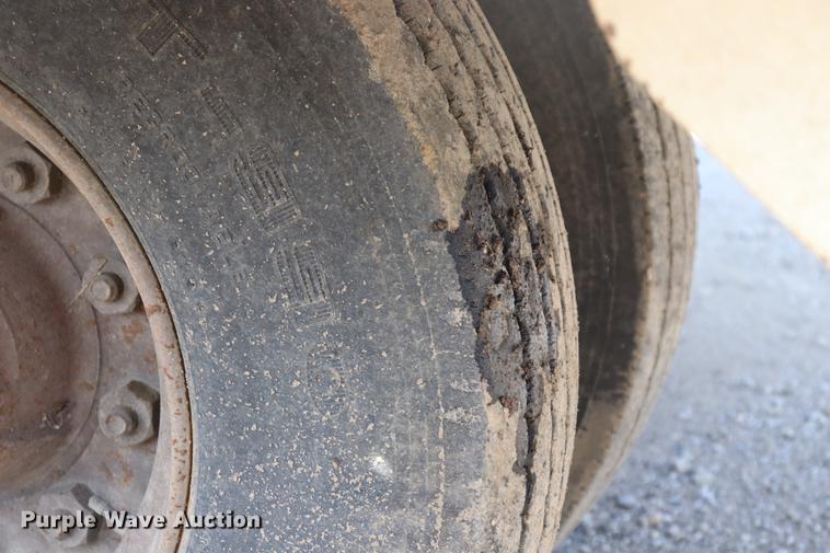 image for item ED9515 2002 Johnston 3000 street sweeper