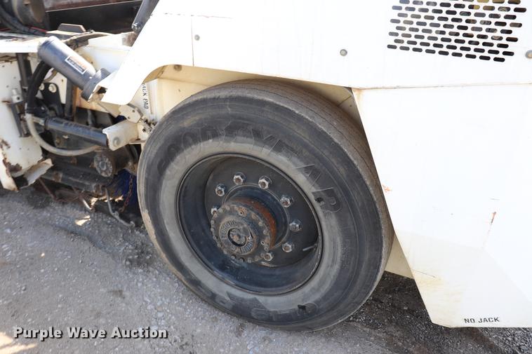 image for item ED9515 2002 Johnston 3000 street sweeper