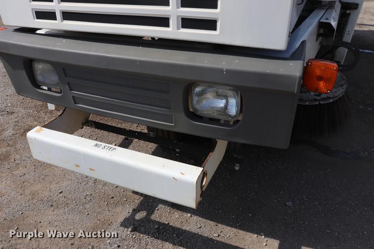 image for item ED9515 2002 Johnston 3000 street sweeper