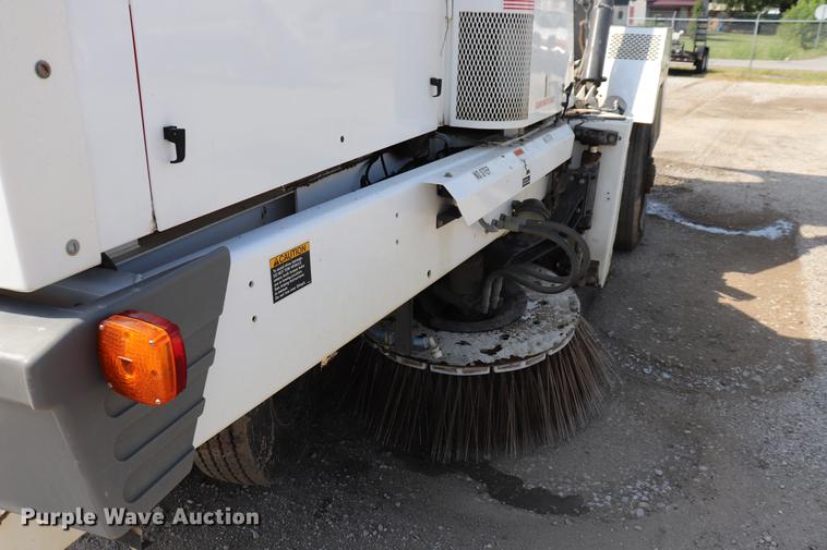 image for item ED9515 2002 Johnston 3000 street sweeper