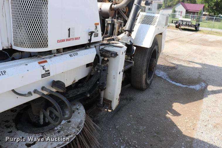 image for item ED9515 2002 Johnston 3000 street sweeper