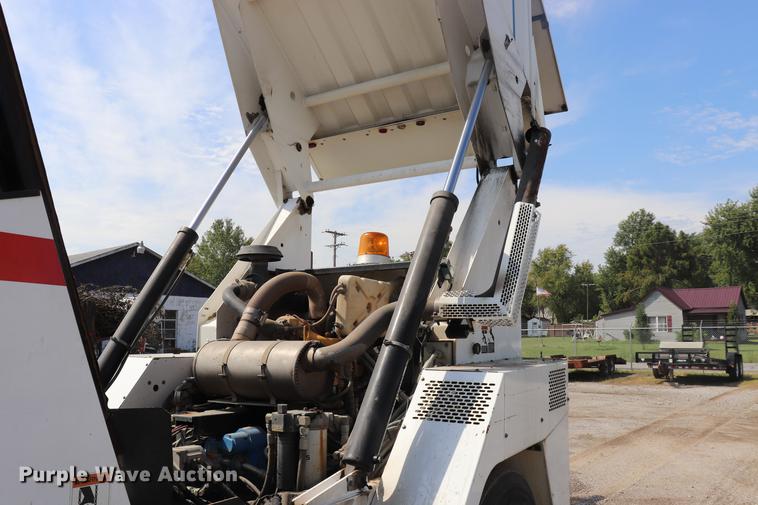 image for item ED9515 2002 Johnston 3000 street sweeper