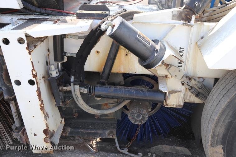 image for item ED9515 2002 Johnston 3000 street sweeper