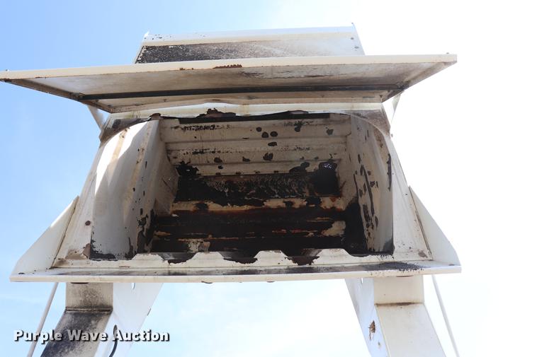 image for item ED9515 2002 Johnston 3000 street sweeper