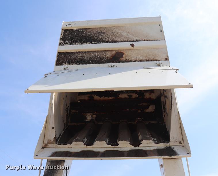 image for item ED9515 2002 Johnston 3000 street sweeper