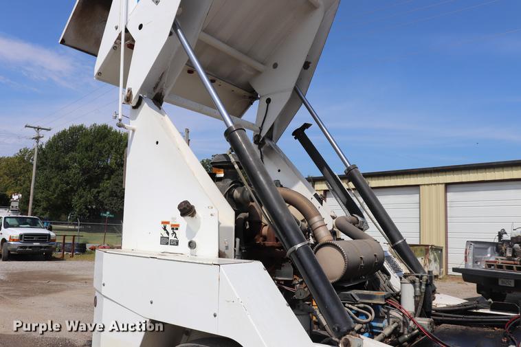 image for item ED9515 2002 Johnston 3000 street sweeper