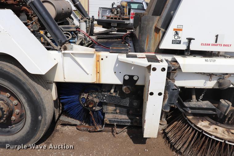 image for item ED9515 2002 Johnston 3000 street sweeper