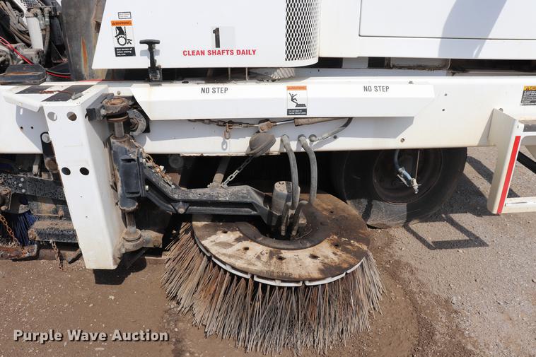 image for item ED9515 2002 Johnston 3000 street sweeper