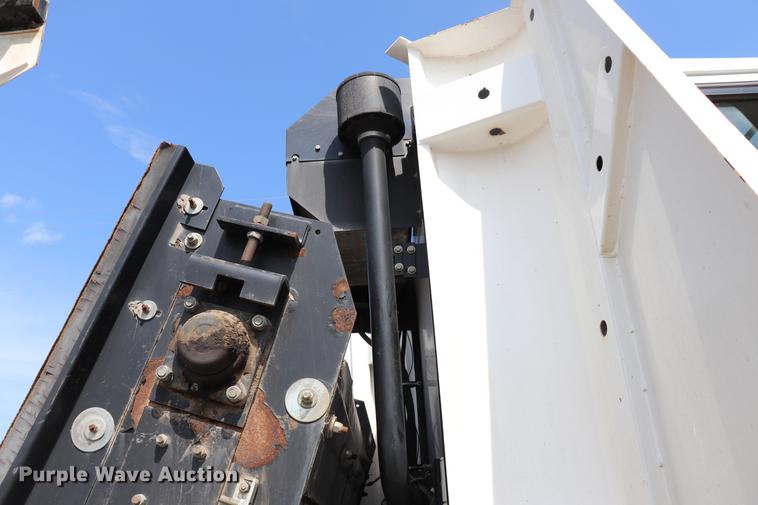 image for item ED9515 2002 Johnston 3000 street sweeper