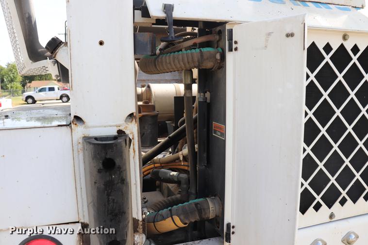 image for item ED9515 2002 Johnston 3000 street sweeper