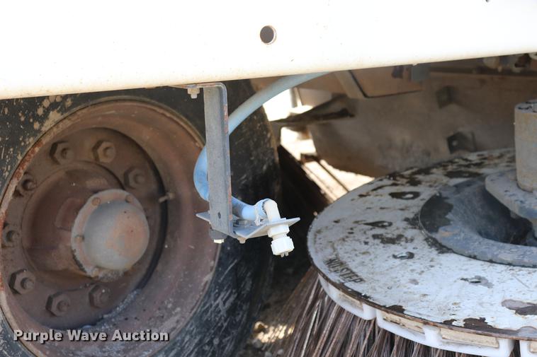 image for item ED9515 2002 Johnston 3000 street sweeper