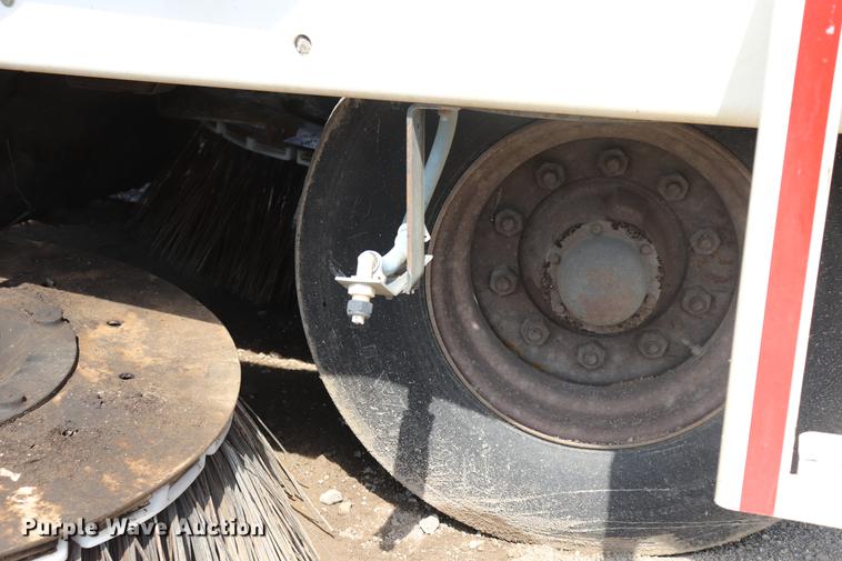 image for item ED9515 2002 Johnston 3000 street sweeper