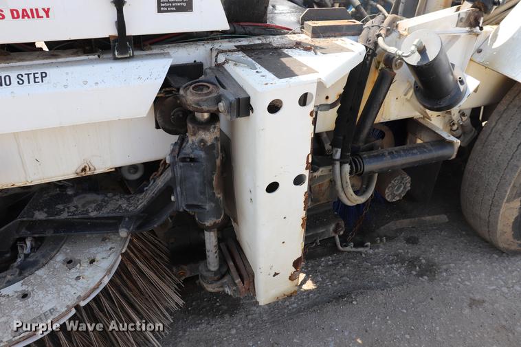 image for item ED9515 2002 Johnston 3000 street sweeper