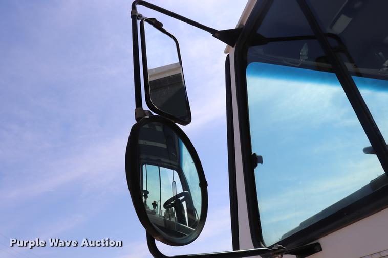 image for item ED9515 2002 Johnston 3000 street sweeper