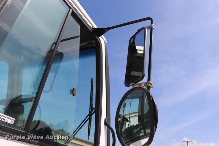 image for item ED9515 2002 Johnston 3000 street sweeper