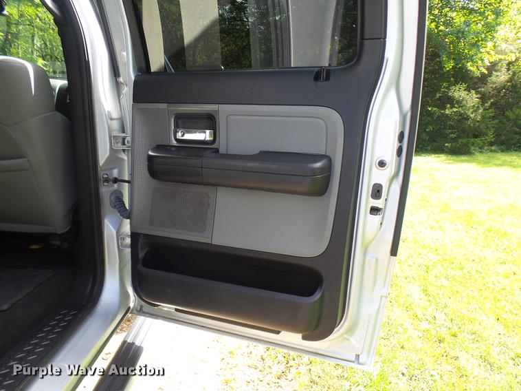 image for item K1772 2005 Ford F150 FX4 SuperCrew pickup truck