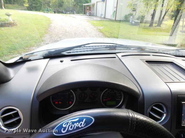 image for item K1772 2005 Ford F150 FX4 SuperCrew pickup truck