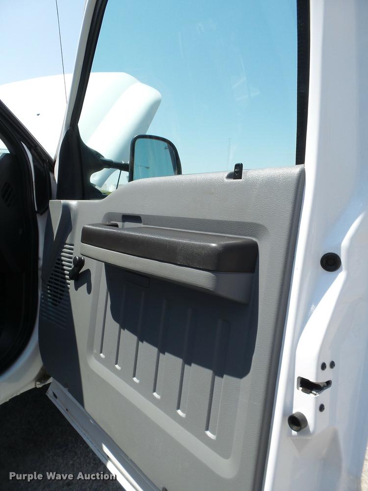 image for item L1503 2011 Ford F350 Super Duty Crew Cab pickup truck