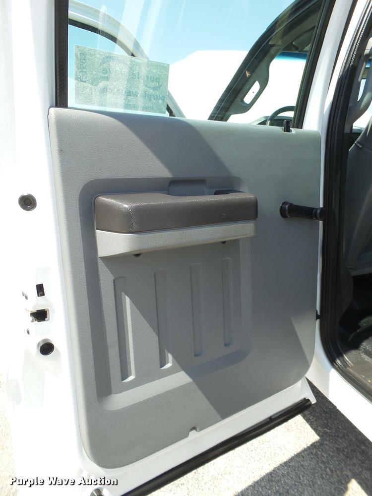 image for item L1503 2011 Ford F350 Super Duty Crew Cab pickup truck