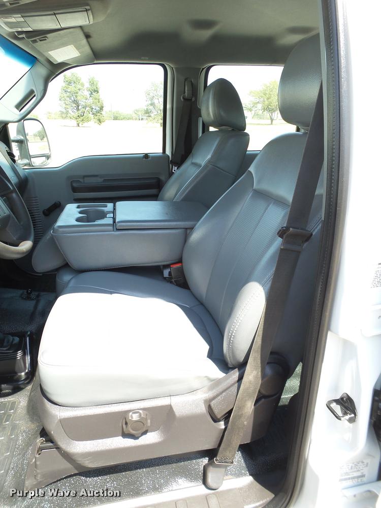 image for item L1503 2011 Ford F350 Super Duty Crew Cab pickup truck