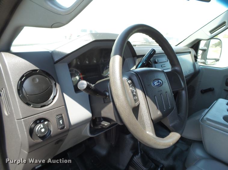 image for item L1503 2011 Ford F350 Super Duty Crew Cab pickup truck