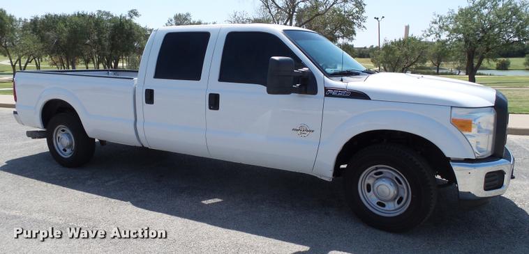 image for item L1504 2011 Ford F350 Super Duty Crew Cab pickup truck