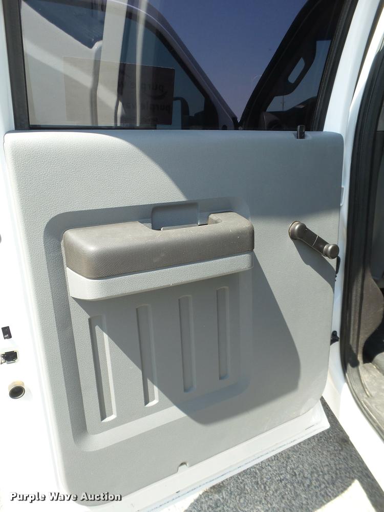image for item L1504 2011 Ford F350 Super Duty Crew Cab pickup truck