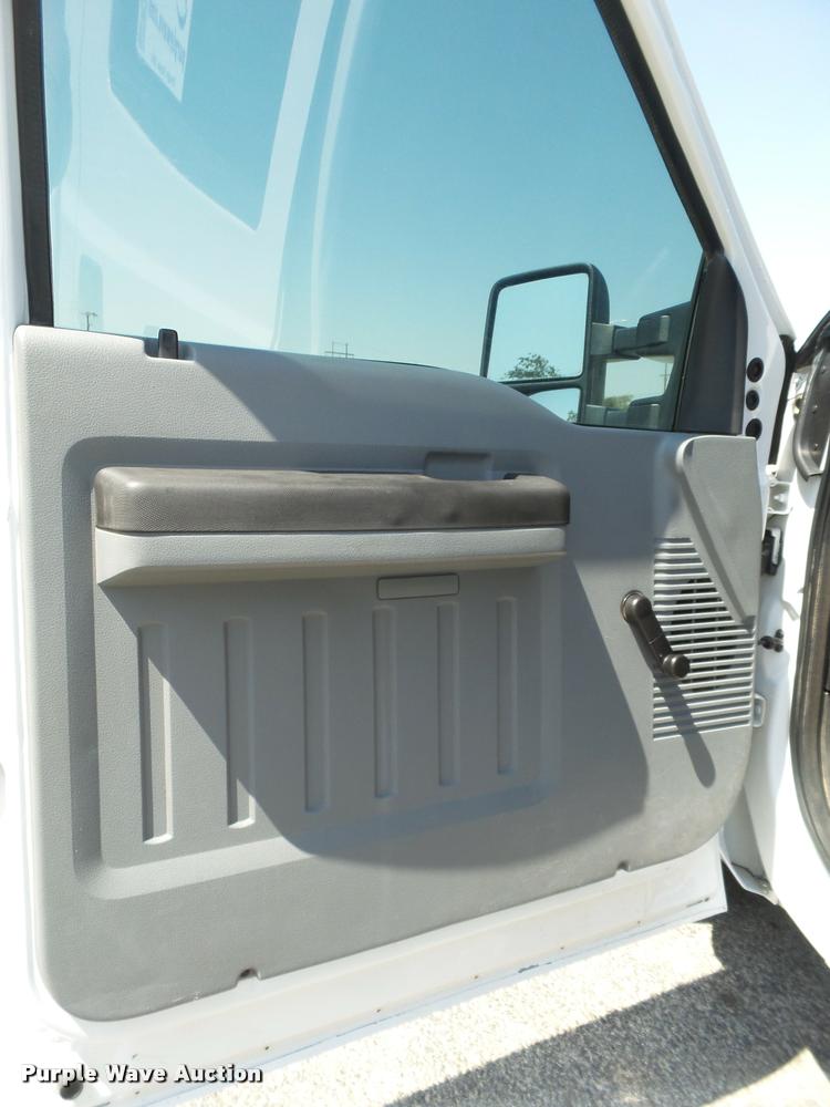 image for item L1504 2011 Ford F350 Super Duty Crew Cab pickup truck