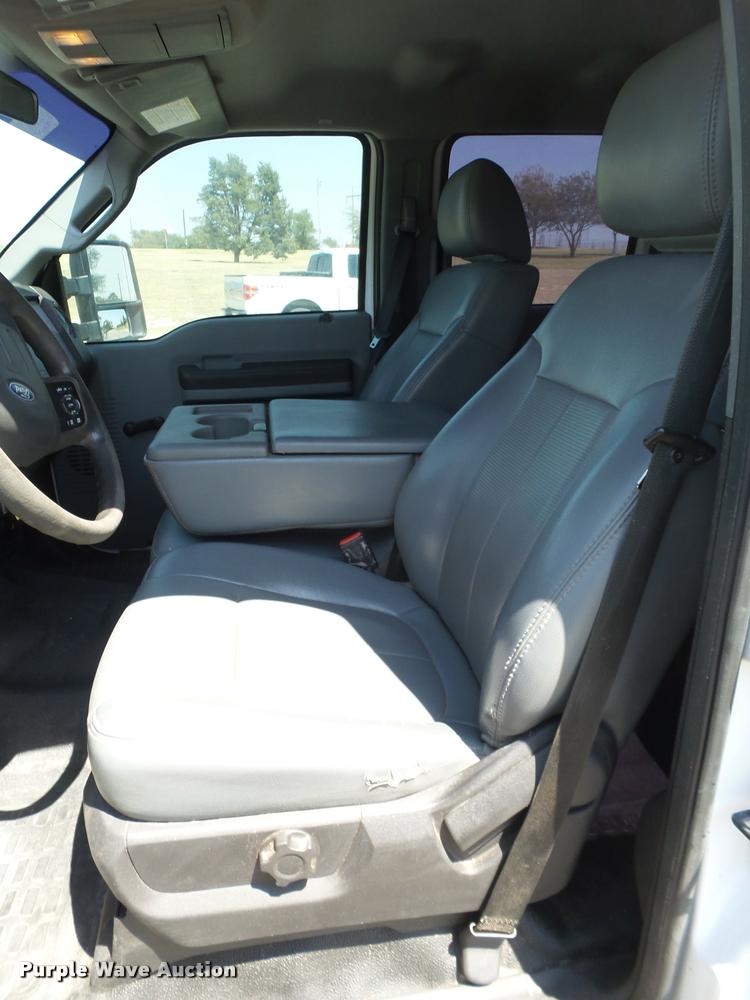 image for item L1504 2011 Ford F350 Super Duty Crew Cab pickup truck