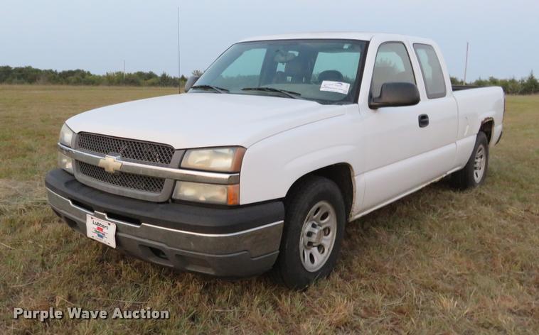 image for item L2259 2005 Chevrolet Silverado 1500 Ext. Cab pickup truck