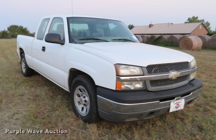 image for item L2259 2005 Chevrolet Silverado 1500 Ext. Cab pickup truck