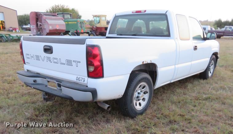image for item L2259 2005 Chevrolet Silverado 1500 Ext. Cab pickup truck