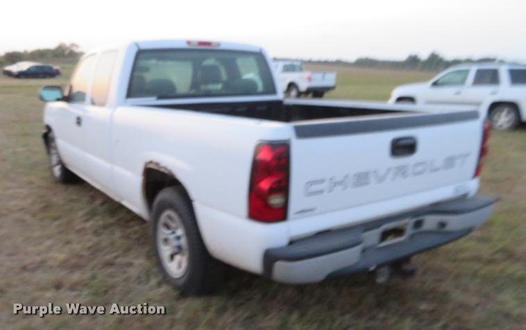 image for item L2259 2005 Chevrolet Silverado 1500 Ext. Cab pickup truck