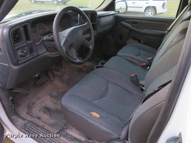 image for item L2259 2005 Chevrolet Silverado 1500 Ext. Cab pickup truck