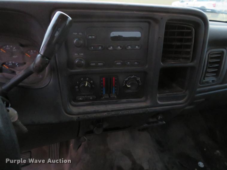 image for item L2259 2005 Chevrolet Silverado 1500 Ext. Cab pickup truck