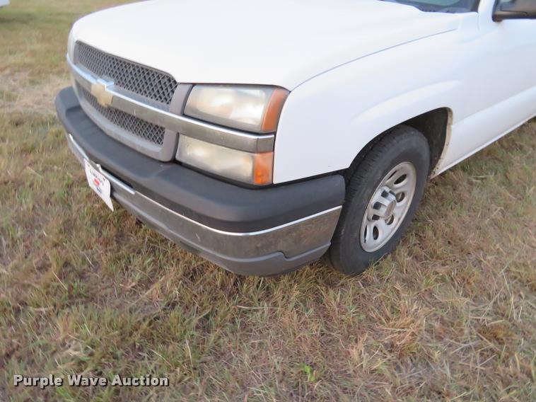 image for item L2259 2005 Chevrolet Silverado 1500 Ext. Cab pickup truck