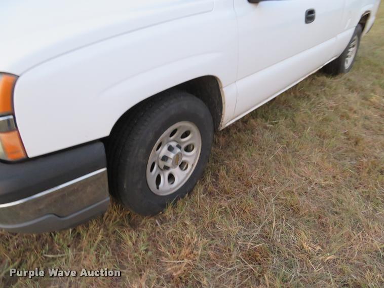image for item L2259 2005 Chevrolet Silverado 1500 Ext. Cab pickup truck