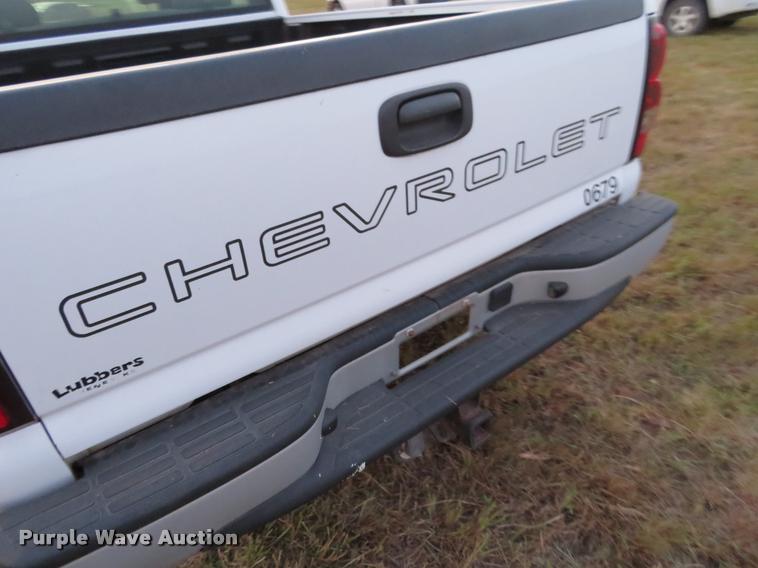 image for item L2259 2005 Chevrolet Silverado 1500 Ext. Cab pickup truck