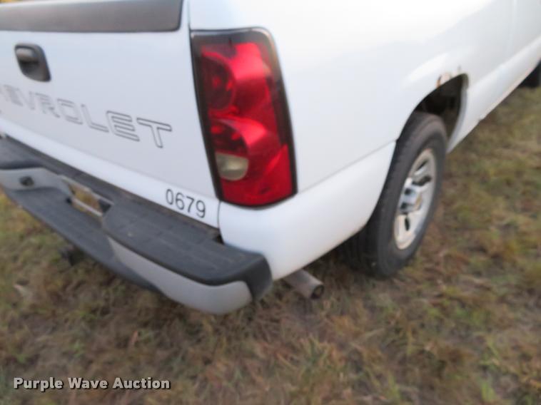 image for item L2259 2005 Chevrolet Silverado 1500 Ext. Cab pickup truck