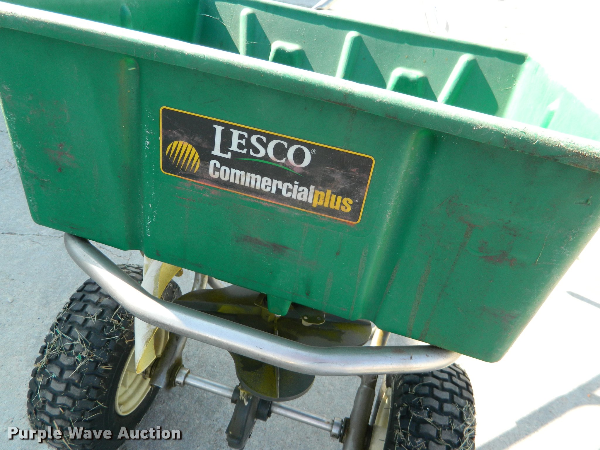 Lesco spreader applicator in Ellsworth, KS Item DE9904 sold Purple Wave
