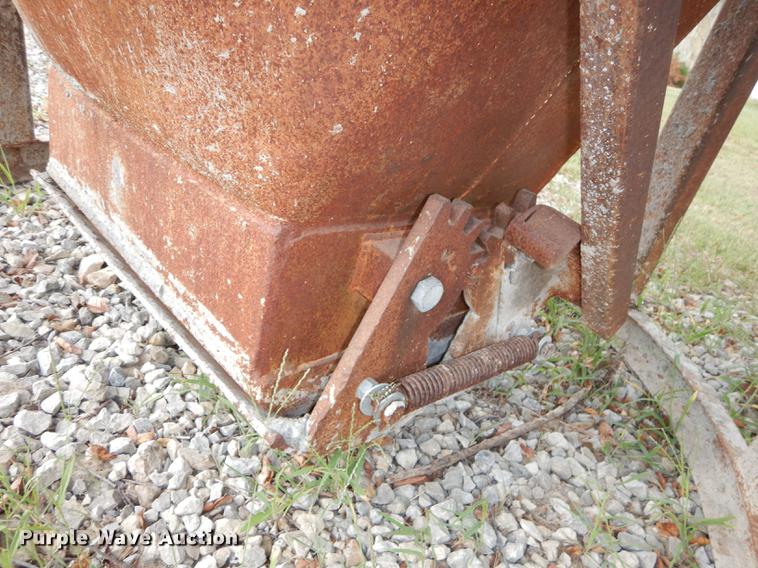 image for item BY9956 Concrete hopper