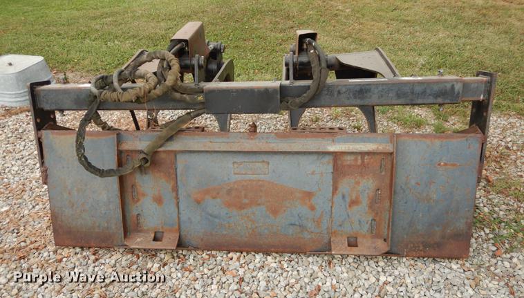 image for item BY9959 Melroe low profile skid steer grapple bucket